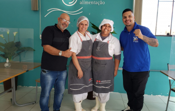 A equipe do Sindirefeições Suzano GRU em visita aos trabalhadores da Empresa Ondina na unidade São Rafael - Arujá.
