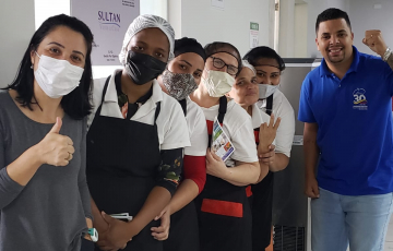 ⠀ A equipe do Sindirefeições Suzano GRU em visita aos trabalhadores da Empresa Alere na unidade SULTAN.