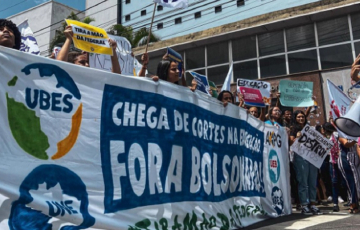 Perto do fim, governo Bolsonaro volta a cortar verbas da Educação