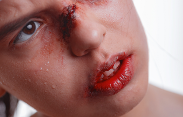 Relatório aponta média de 12 mulheres vítimas de violência por dia